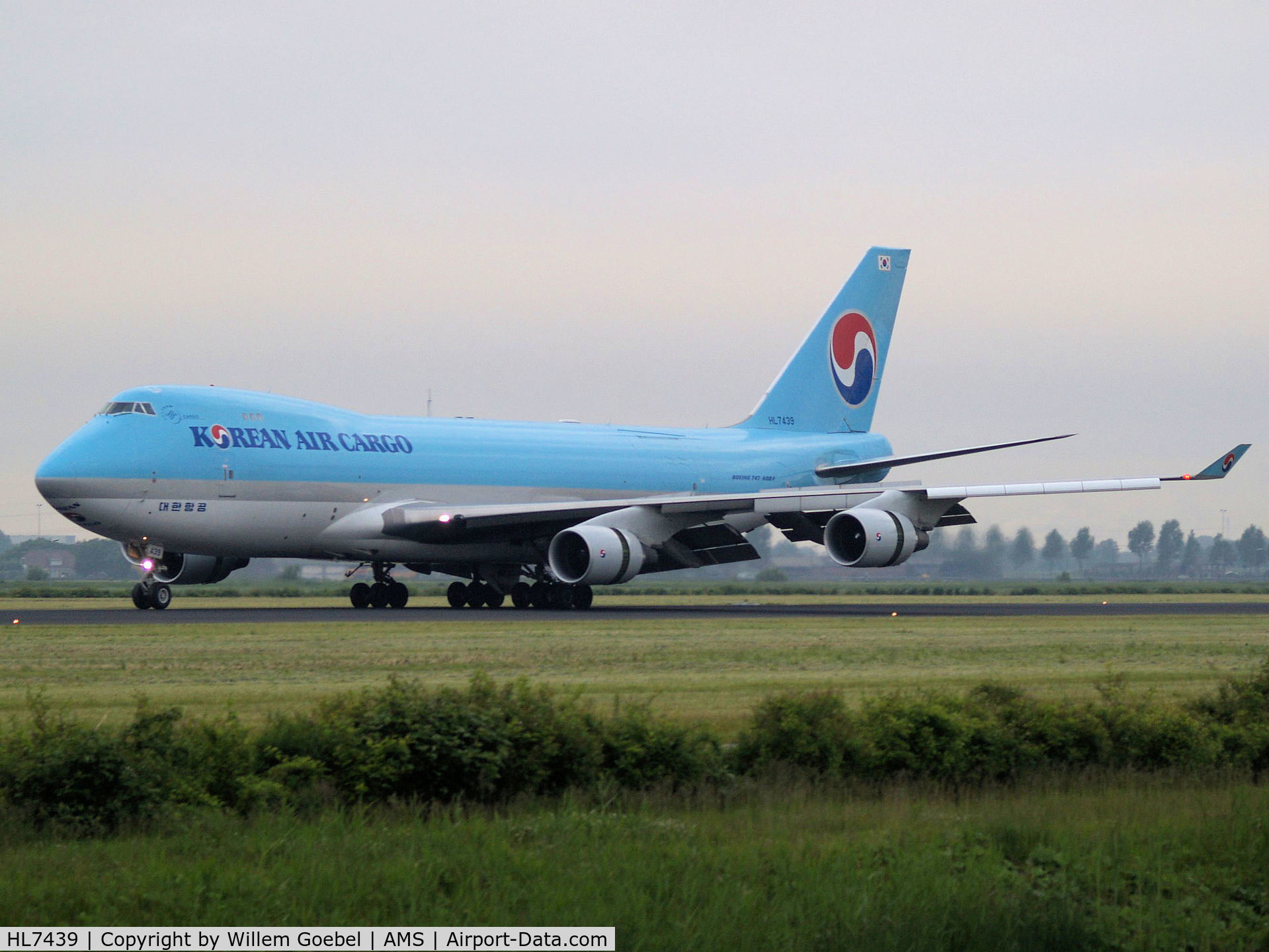 HL7439, 2003 Boeing 747-4B5F/SCD C/N 33516, Landing on runway R18 of Amsterdam Airport.