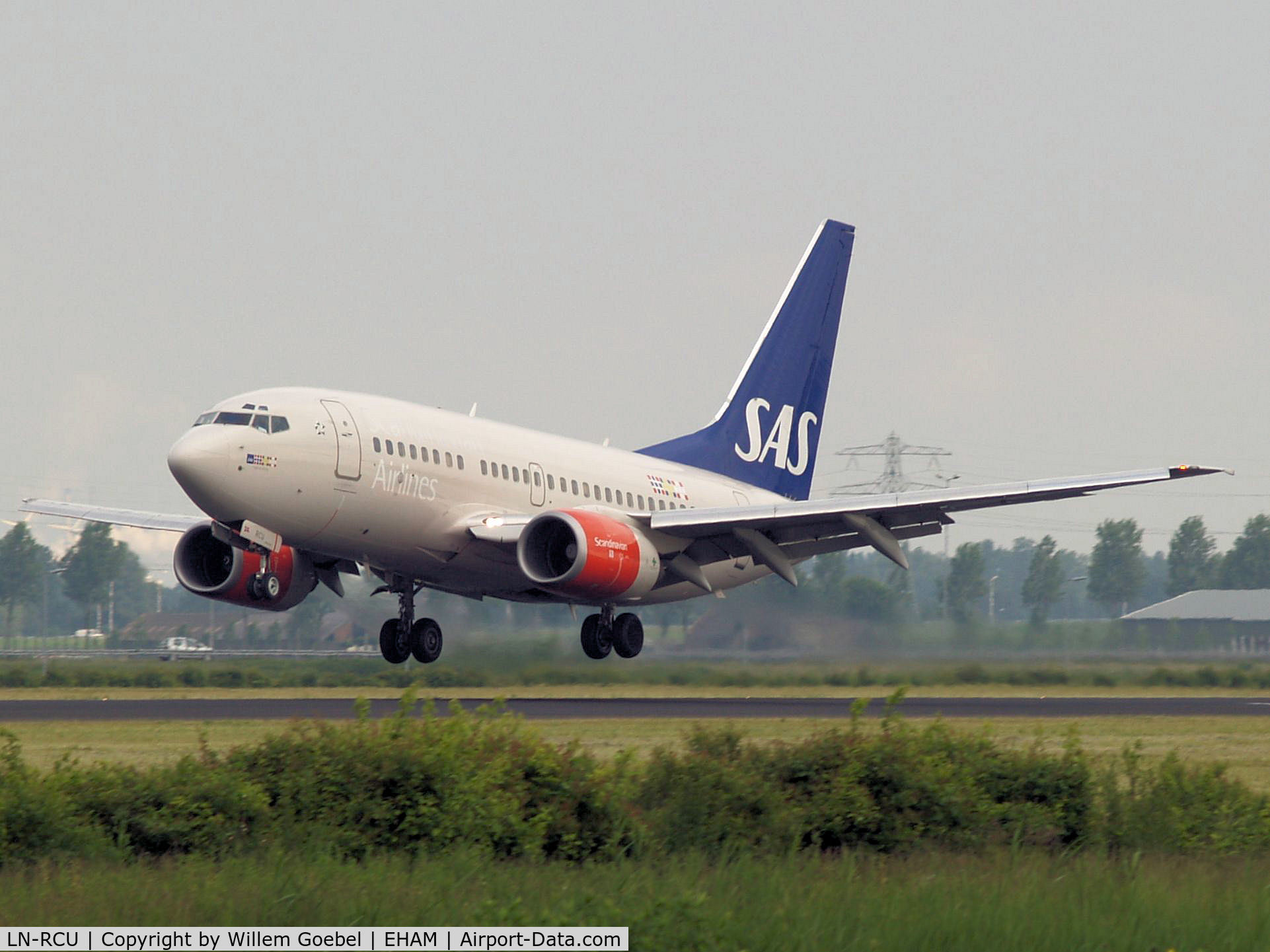 LN-RCU, 1999 Boeing 737-683 C/N 30190, Landing on runway R18 of Amsterdam Airport.