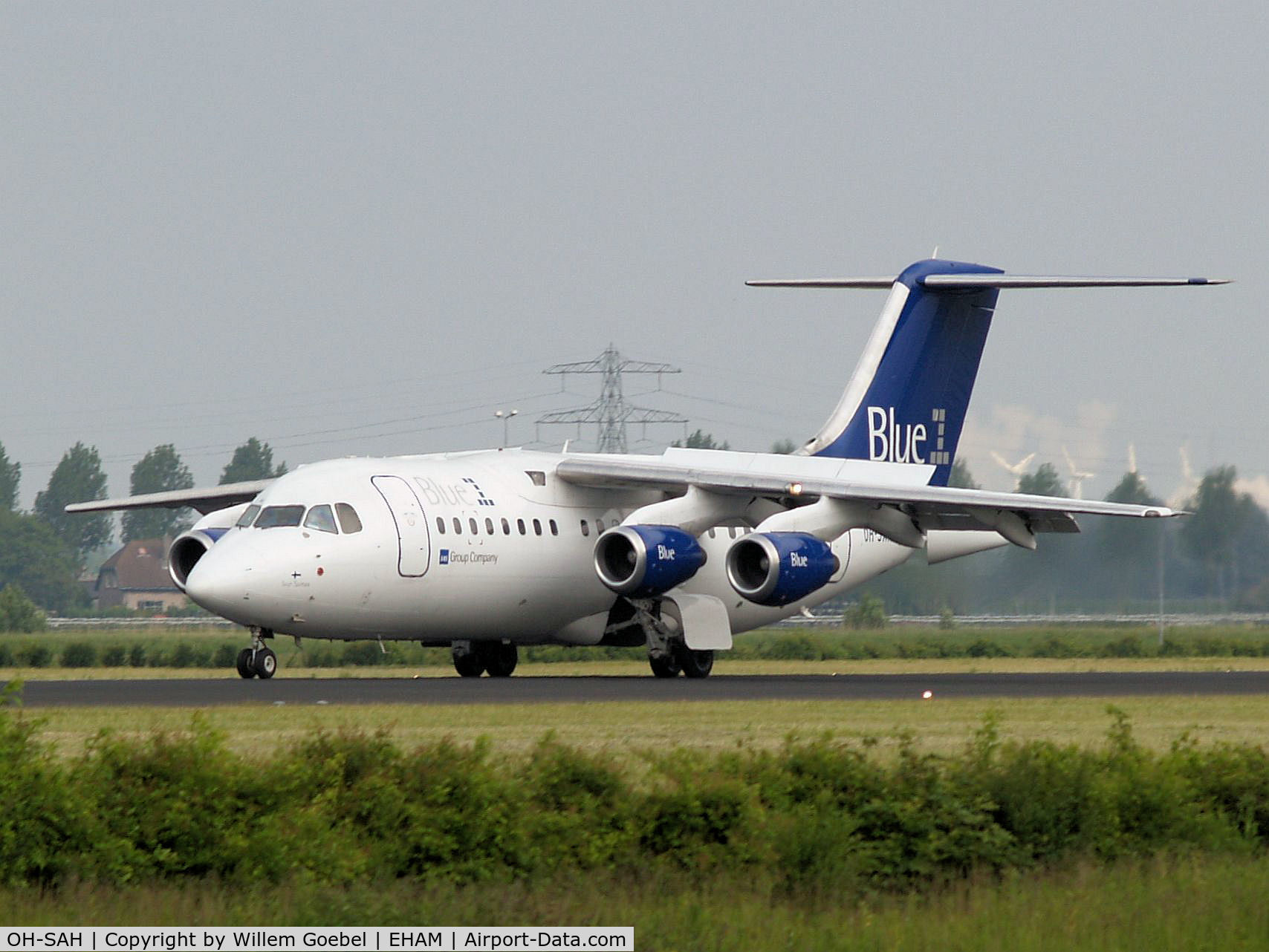 OH-SAH, 2001 BAE Systems Avro 146-RJ85 C/N E.2383, Landing on runway R18 of Amsterdam Airport