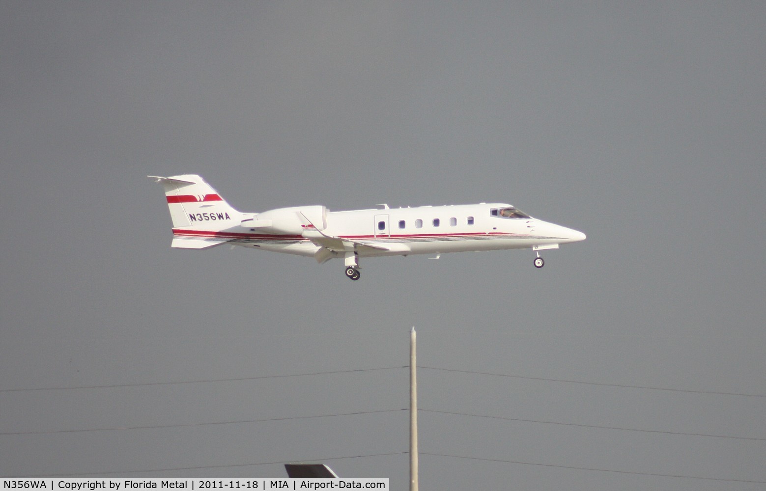 N356WA, 1998 Learjet Inc 60 C/N 123, Lear 60 landing 8L