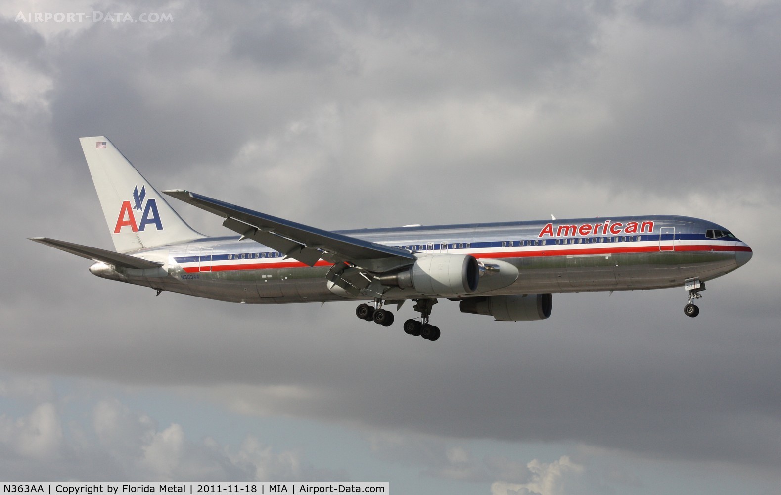 N363AA, 1988 Boeing 767-323 C/N 24044, American 767 landing Runway 9 by El Dorado