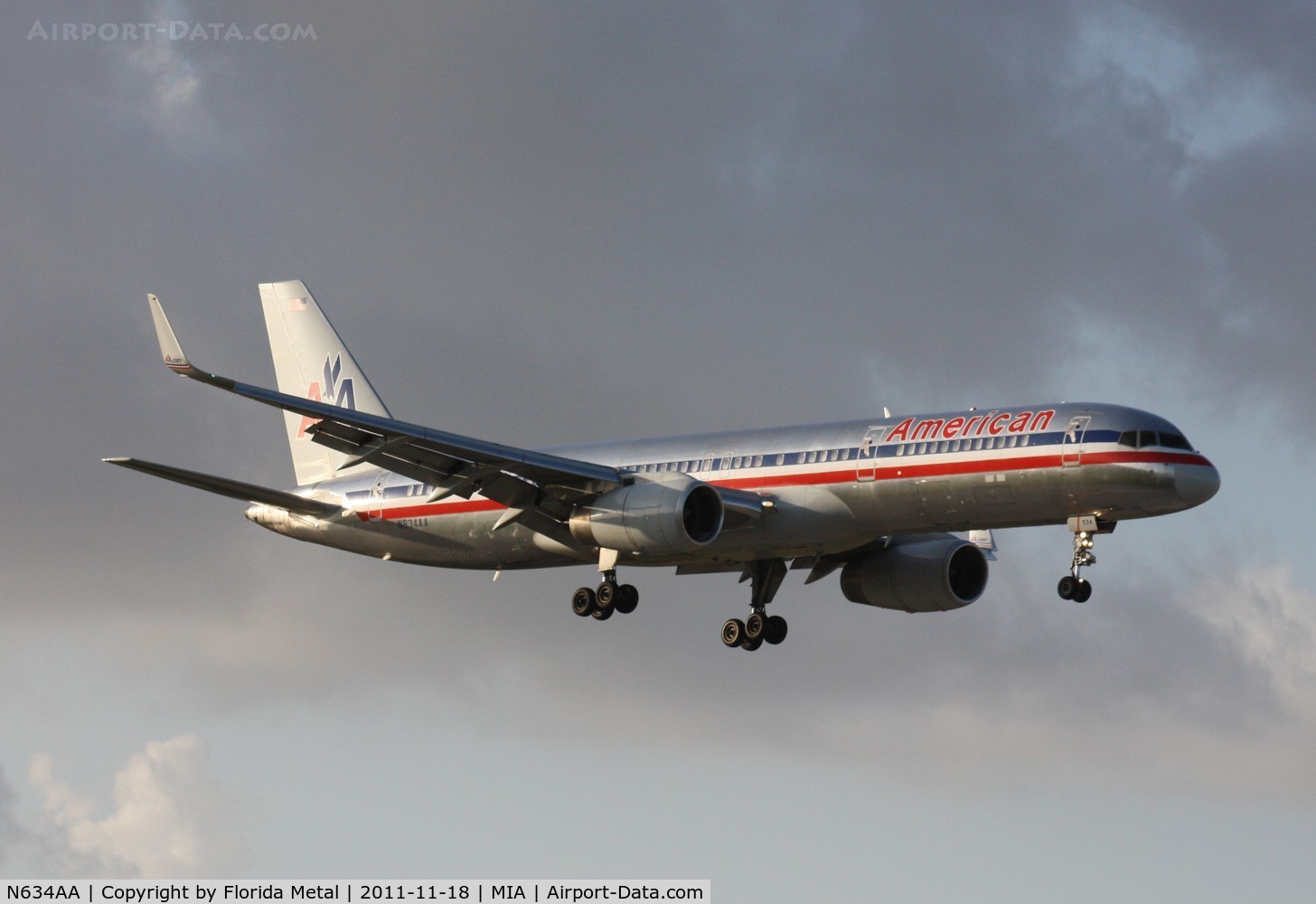 N634AA, 1990 Boeing 757-223 C/N 24592, American 757 landing Runway 9