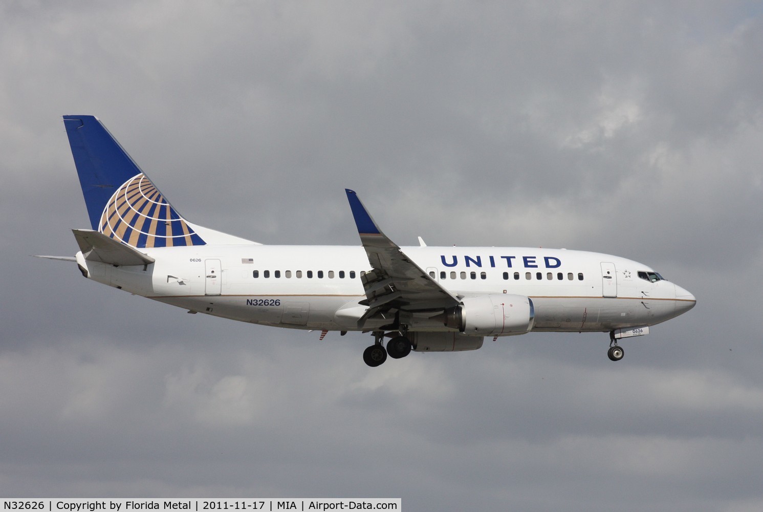 N32626, 1995 Boeing 737-524 C/N 27530, United 737-500