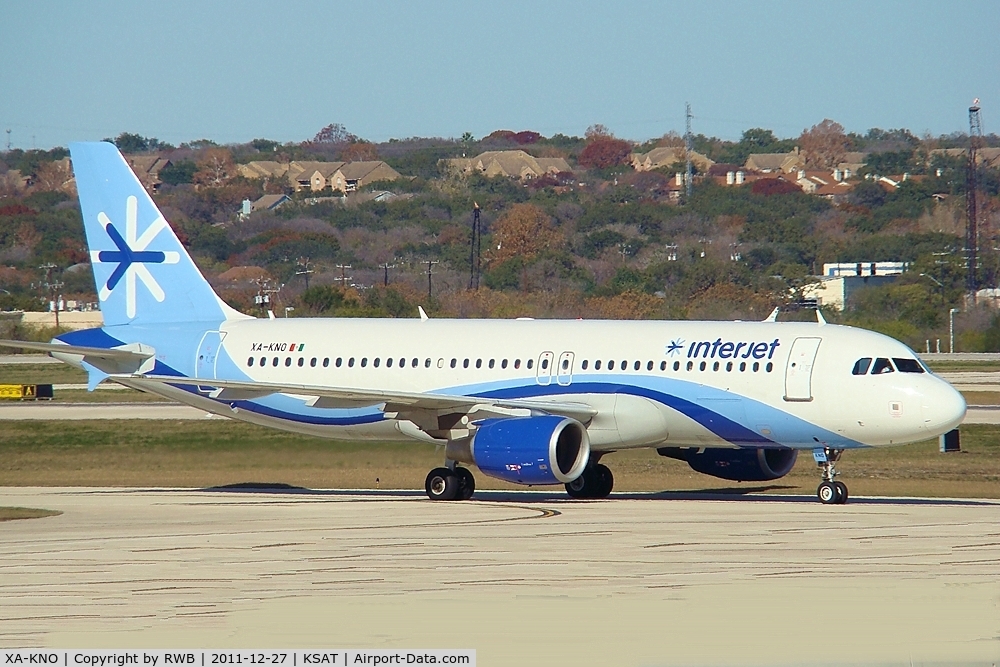 XA-KNO, 2005 Airbus A320-214 C/N 2539, Taxiing to parking
