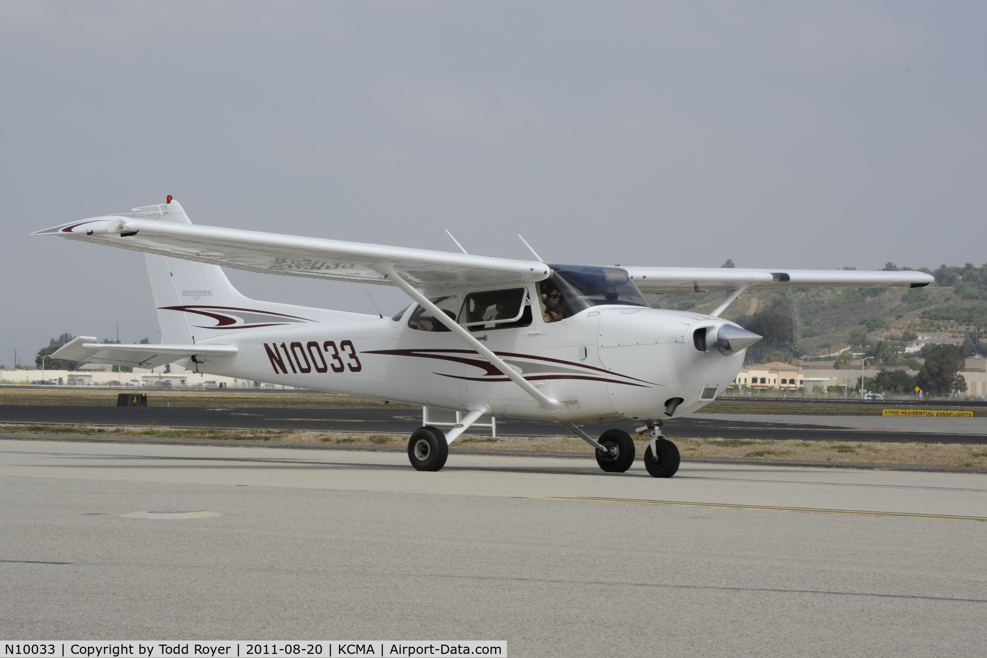 N10033, 2005 Cessna 172S Skyhawk SP C/N 172S9797, Camarillo airport