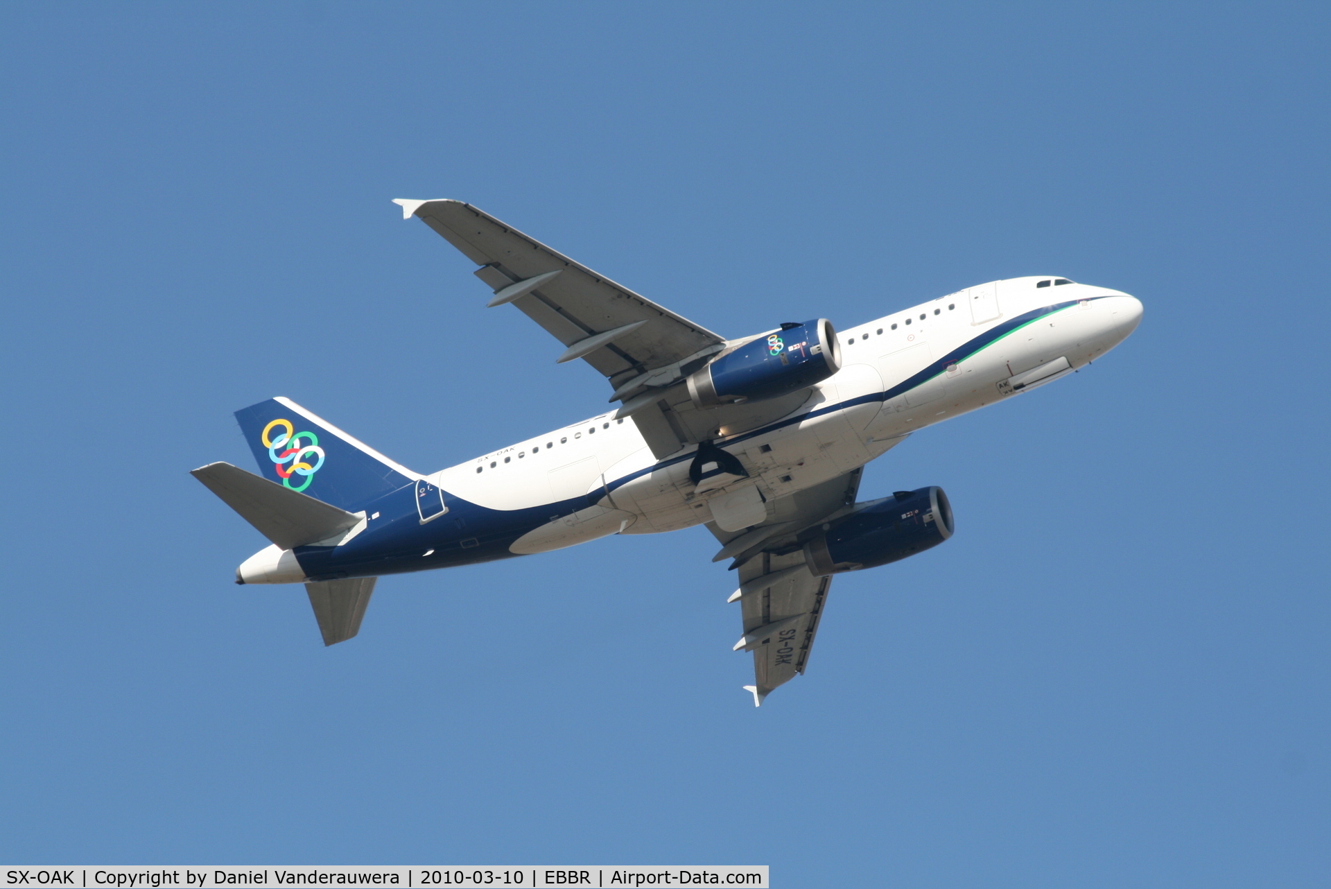 SX-OAK, 2007 Airbus A319-132 C/N 3317, Flight OA146 is climbing from RWY 07R