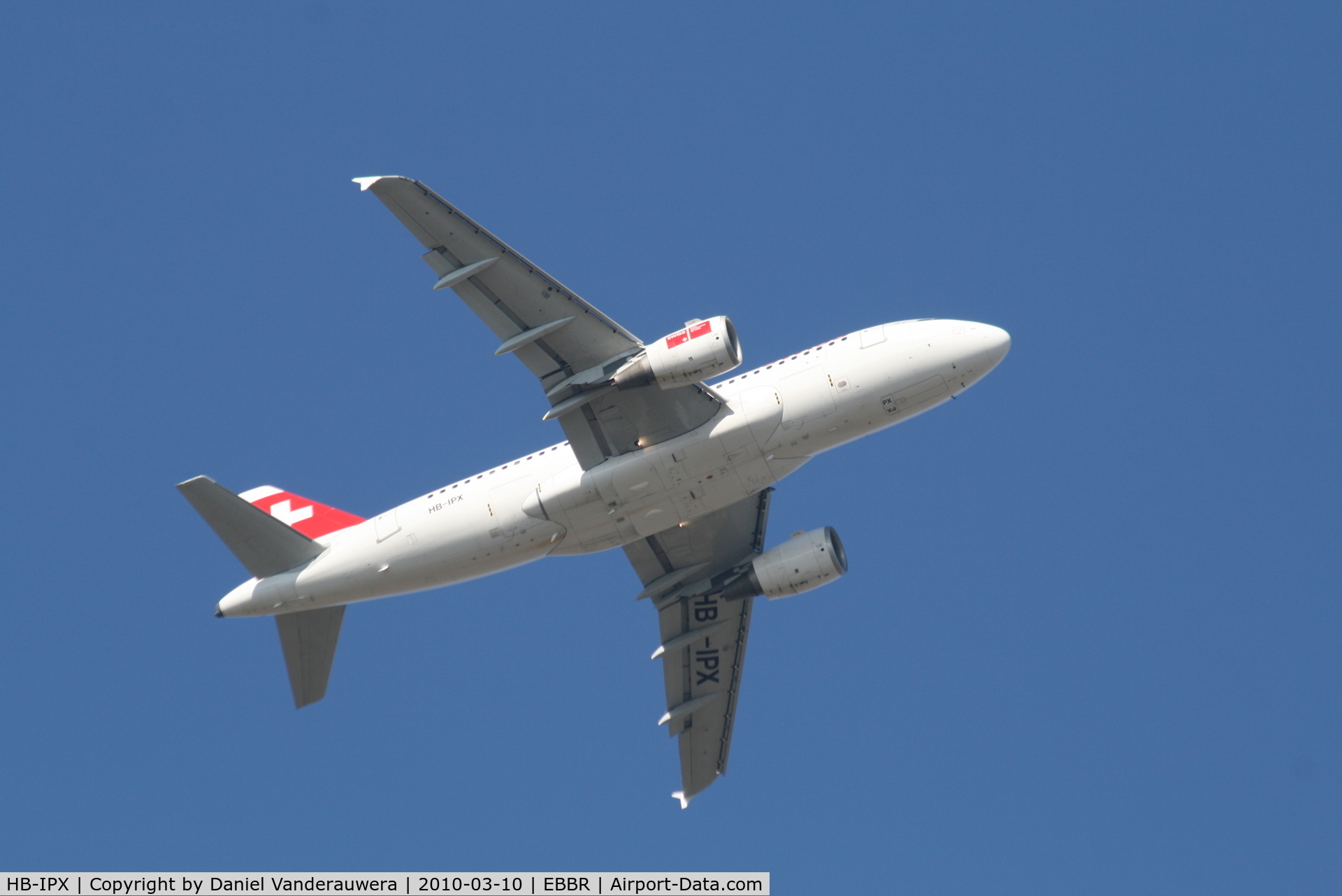 HB-IPX, 1996 Airbus A319-112 C/N 612, Flight LX779 is climbing from RWY 07R