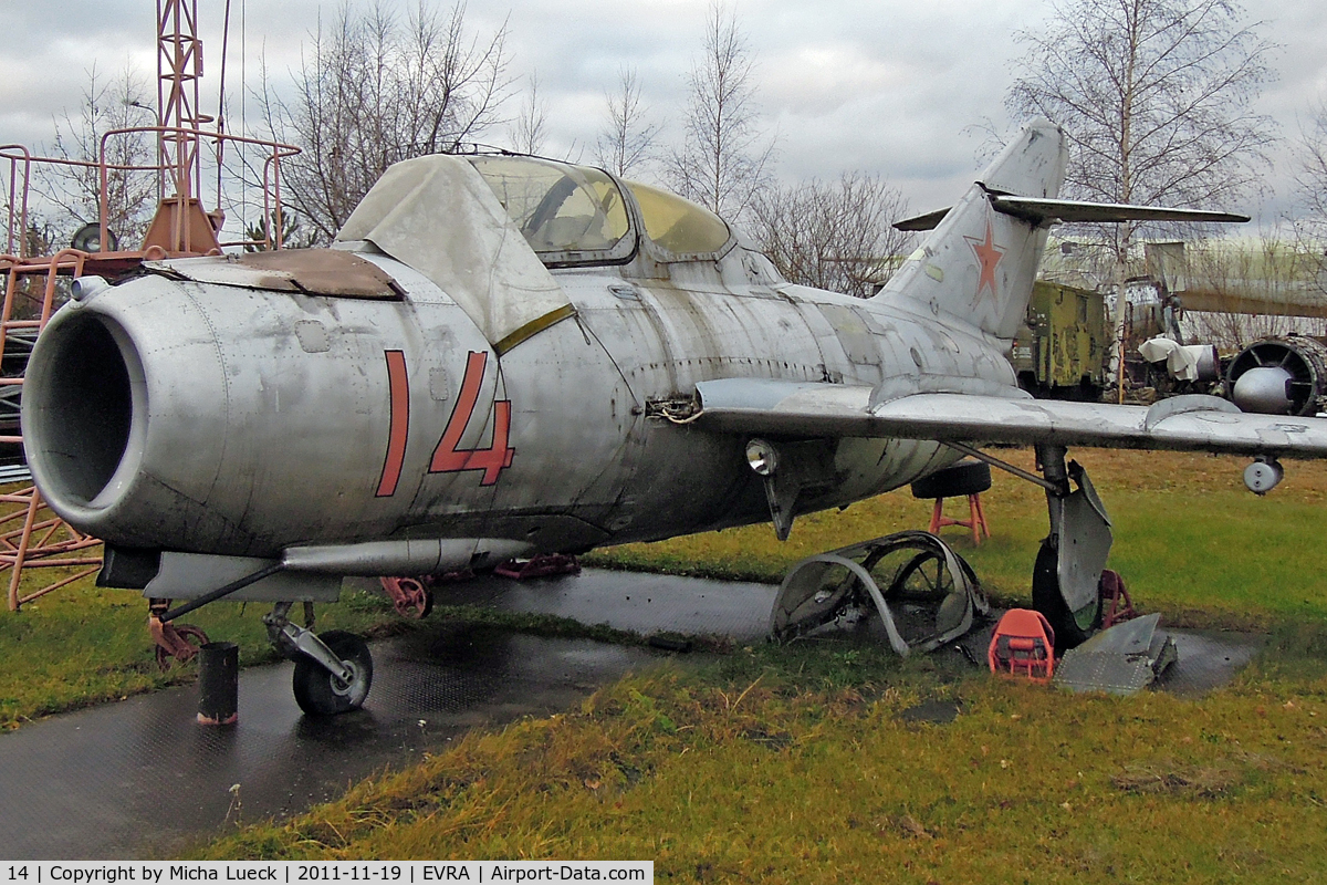 14, Mikoyan-Gurevich MiG-15UTI C/N 0115307, At Aviomuzejs, Riga