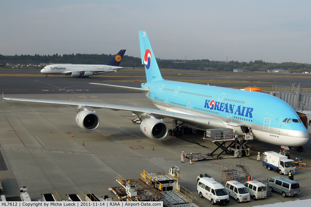 HL7612, 2011 Airbus A380-861 C/N 039, The two giants meet at Narita