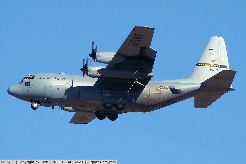 95-6709, 1995 Lockheed C-130H Hercules C/N 382-5417, Landing 30L