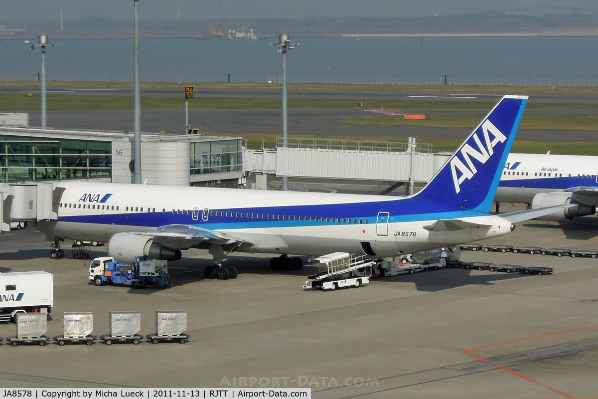 JA8578, 1993 Boeing 767-381 C/N 25658, At Haneda
