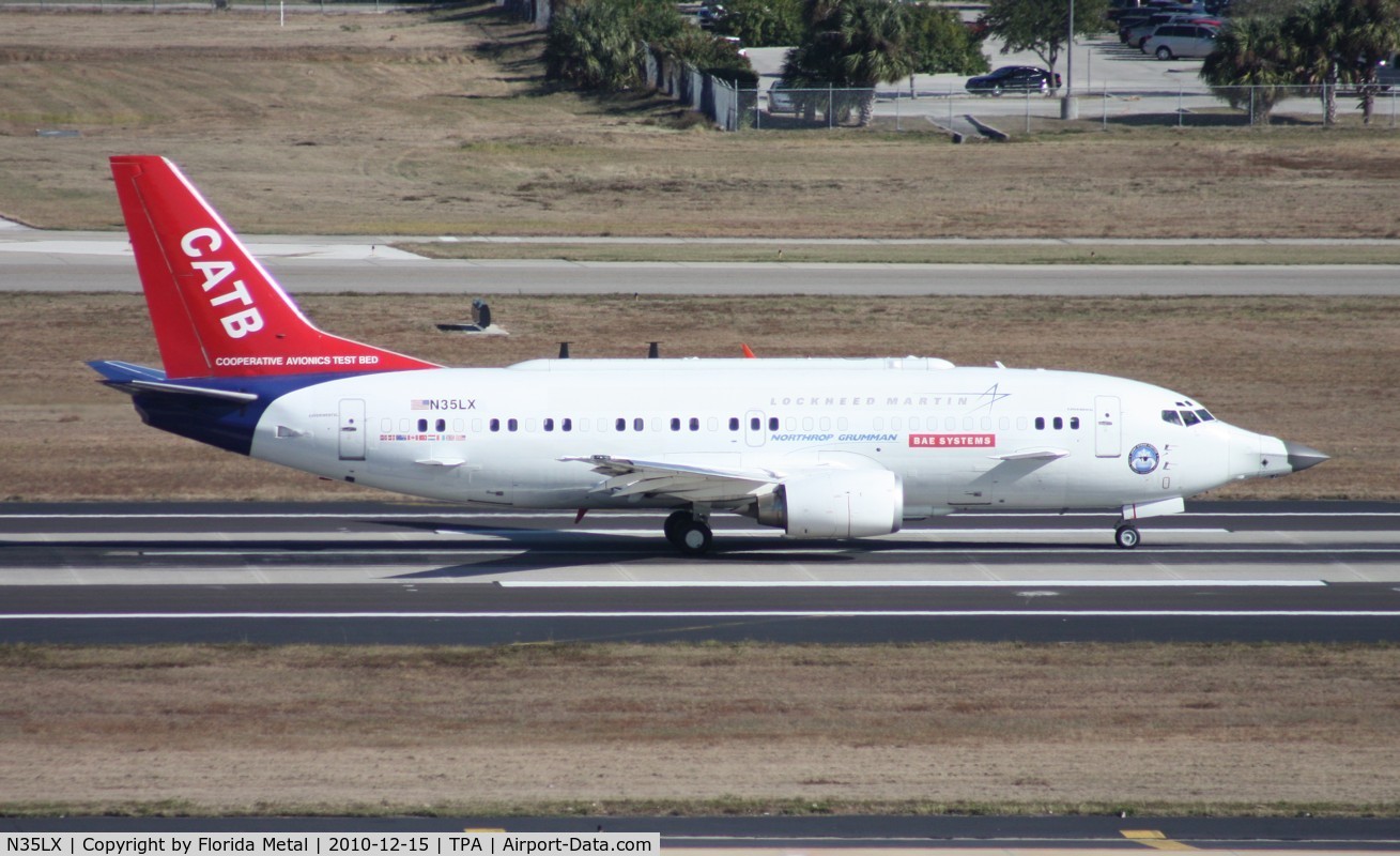 N35LX, 1986 Boeing 737-330 C/N 23528, Catbird departing at Tampa