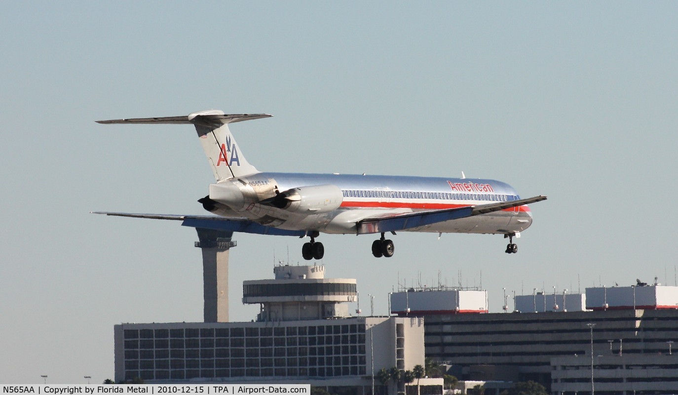 N565AA, 1987 McDonnell Douglas MD-83 (DC-9-83) C/N 49347, American MD-83