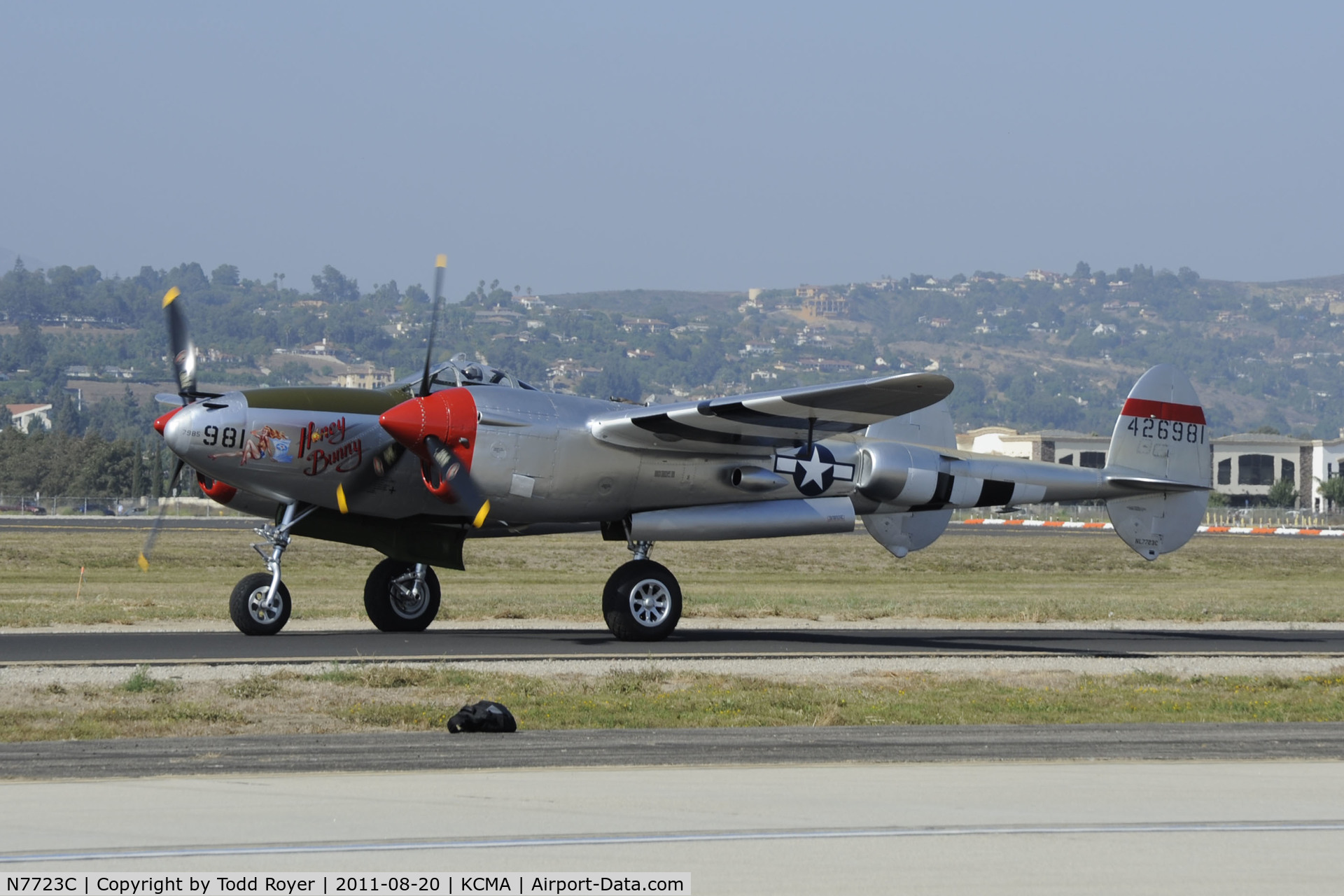 N7723C, 1944 Lockheed P-38L-5 Lightning C/N 7985, Taxi for departure at Camarillo