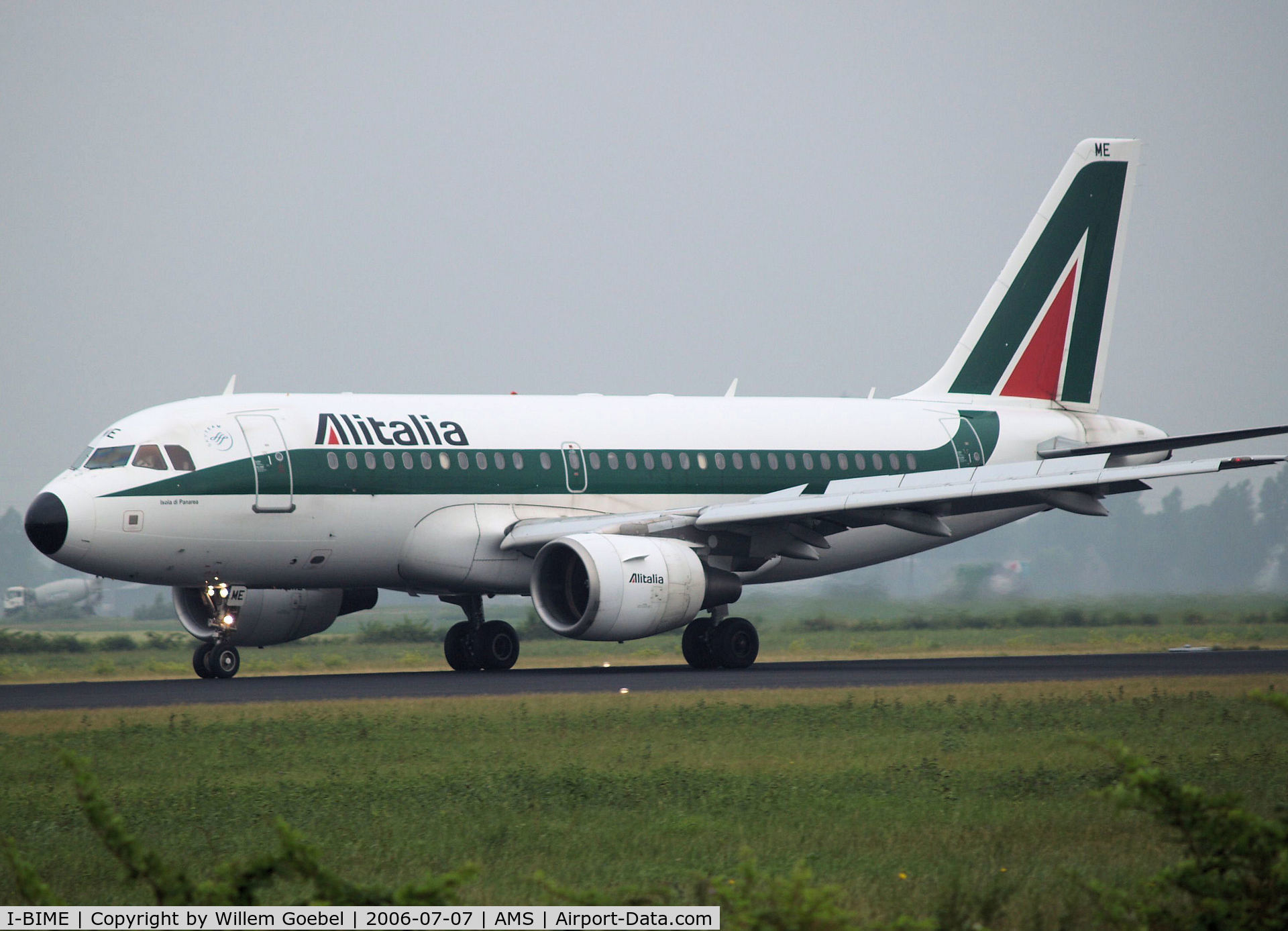 I-BIME, 2002 Airbus A319-112 C/N 1740, Landing on runway R18 of Amsterdam Airport