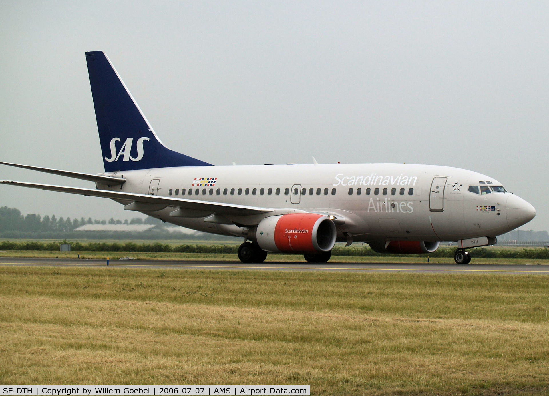 SE-DTH, 1999 Boeing 737-683 C/N 28313, Taxi to the gate of Amsterdam Airport