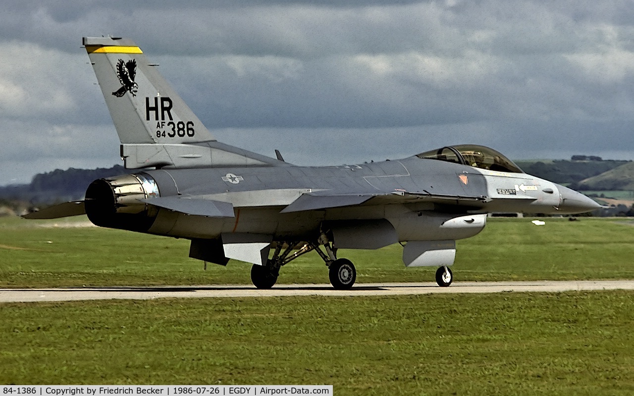 84-1386, 1984 General Gynamics F-16C Fighting Falcon C/N 5C-168, taxying to the flightline