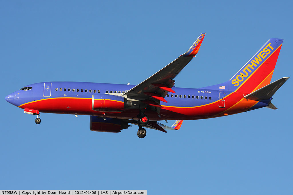 N795SW, 2001 Boeing 737-7H4 C/N 30606, Southwest Airlines N795SW on short final to RWY 25L.