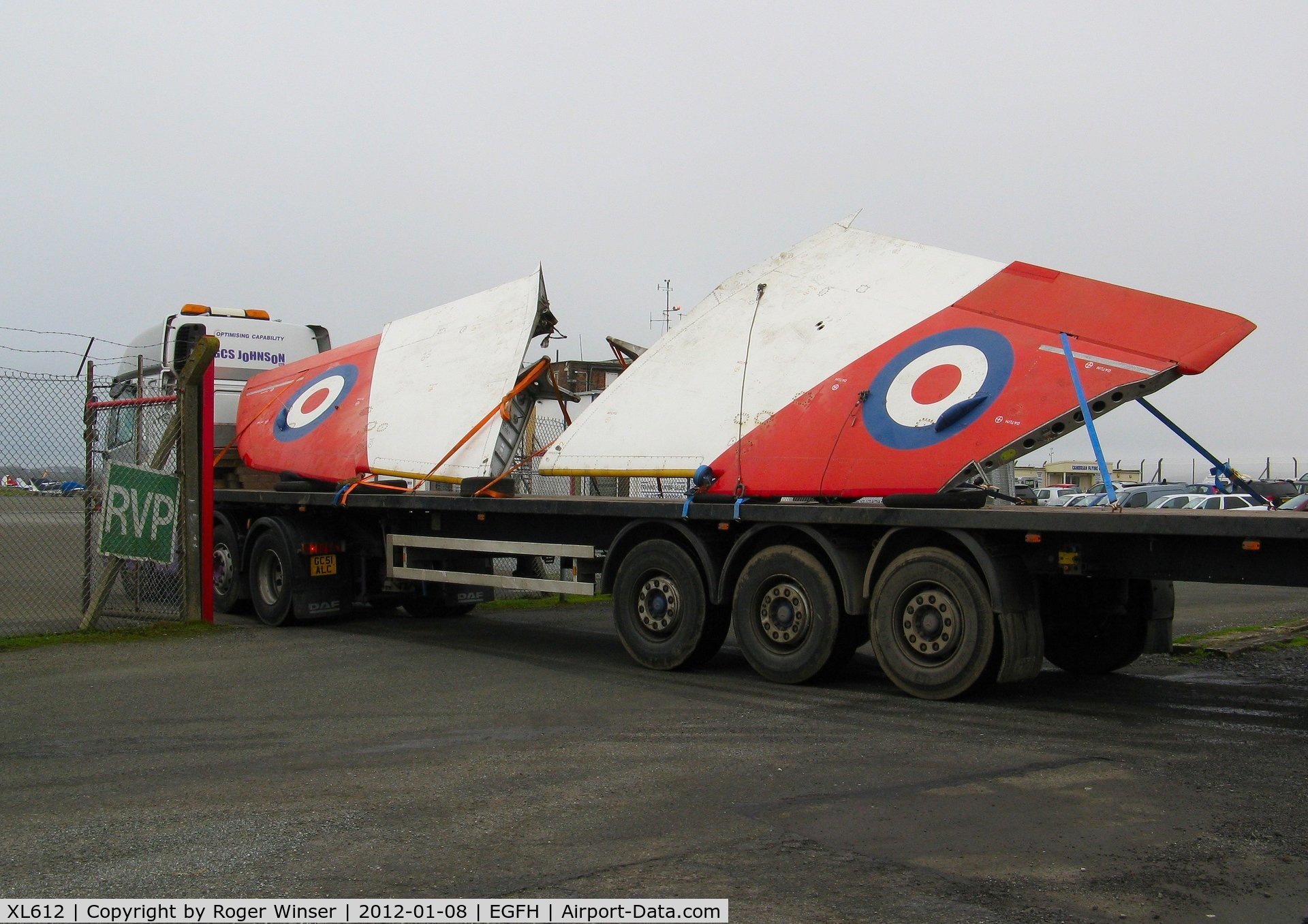 XL612, 1958 Hawker Hunter T.7 C/N 41H-695346, The wings of the former ETPS Hawker Hunter transported from Exeter Airport to Swansea Airport on 8th January 2012.