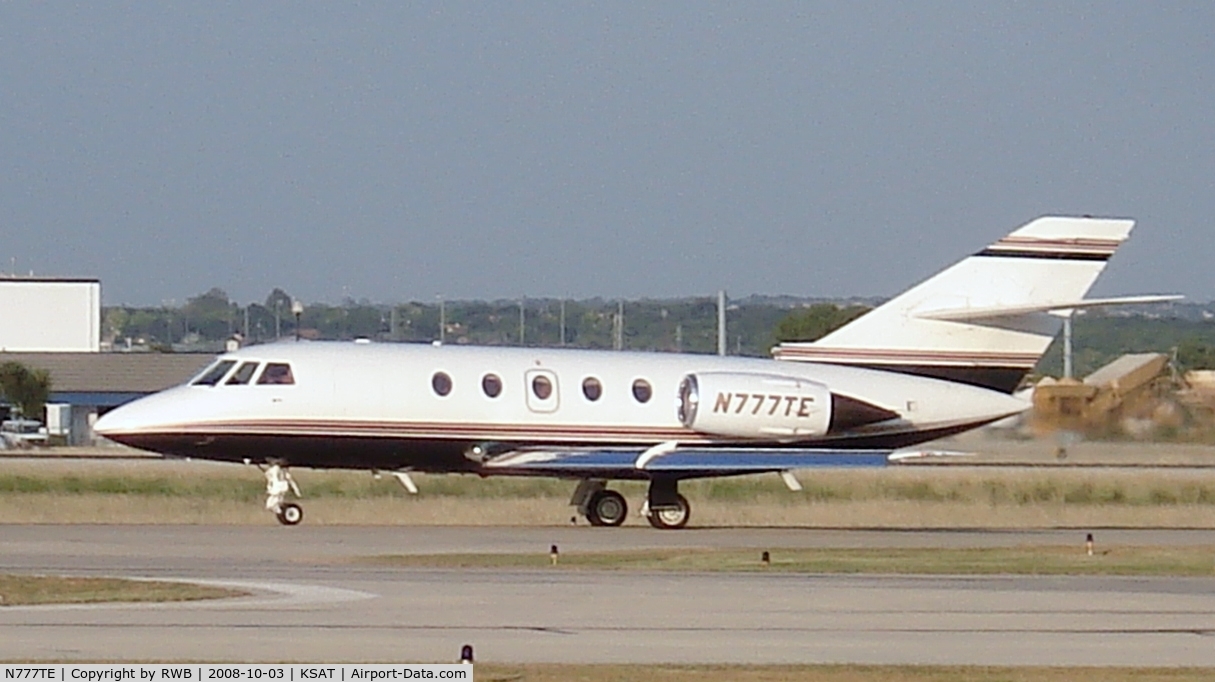 N777TE, 1987 Dassault Falcon 200 C/N 500, Taxiing