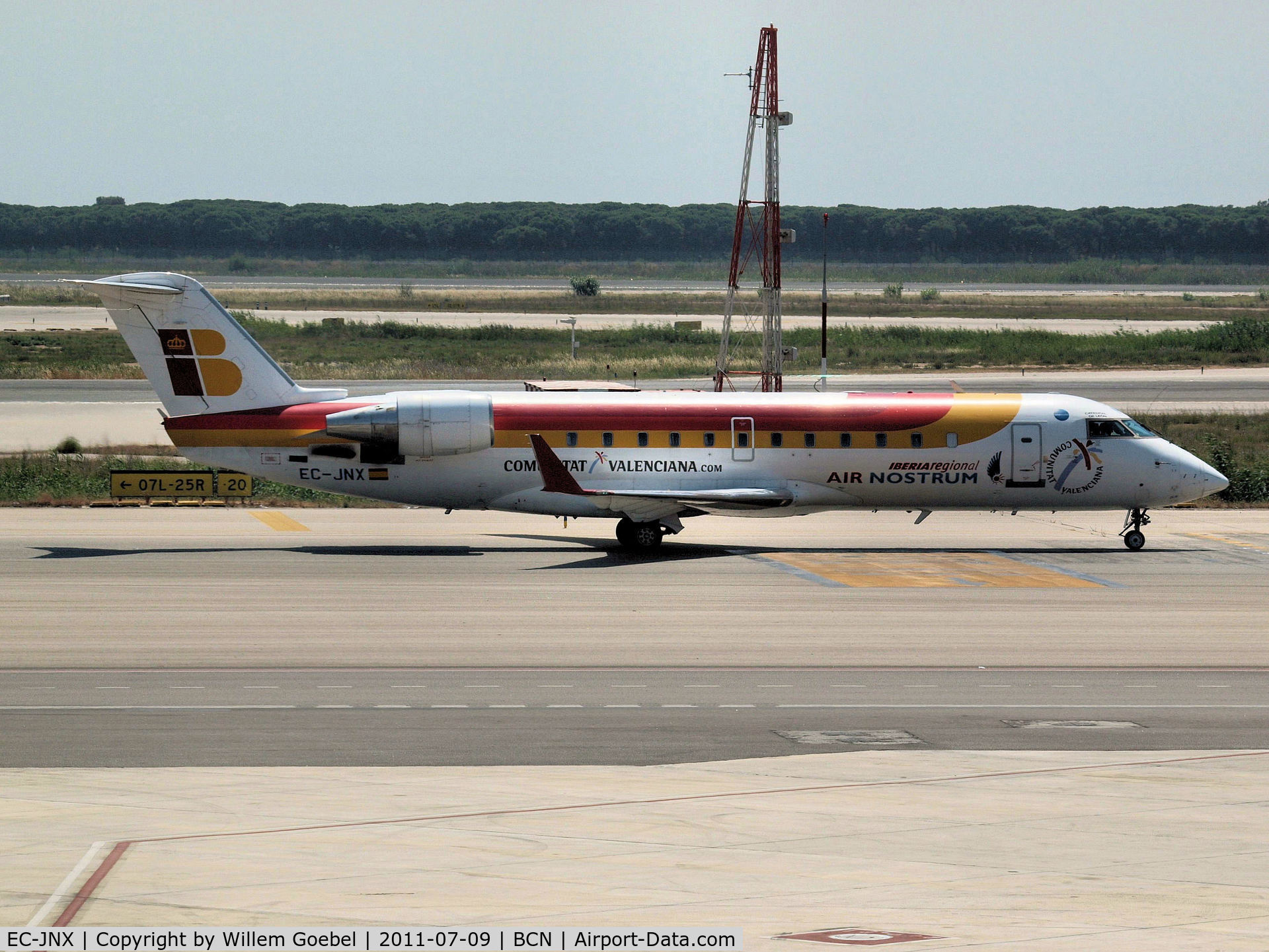 EC-JNX, 2006 Bombardier CRJ-200ER (CL-600-2B19) C/N 8058, Taxi to the gate of Barcelona Airport