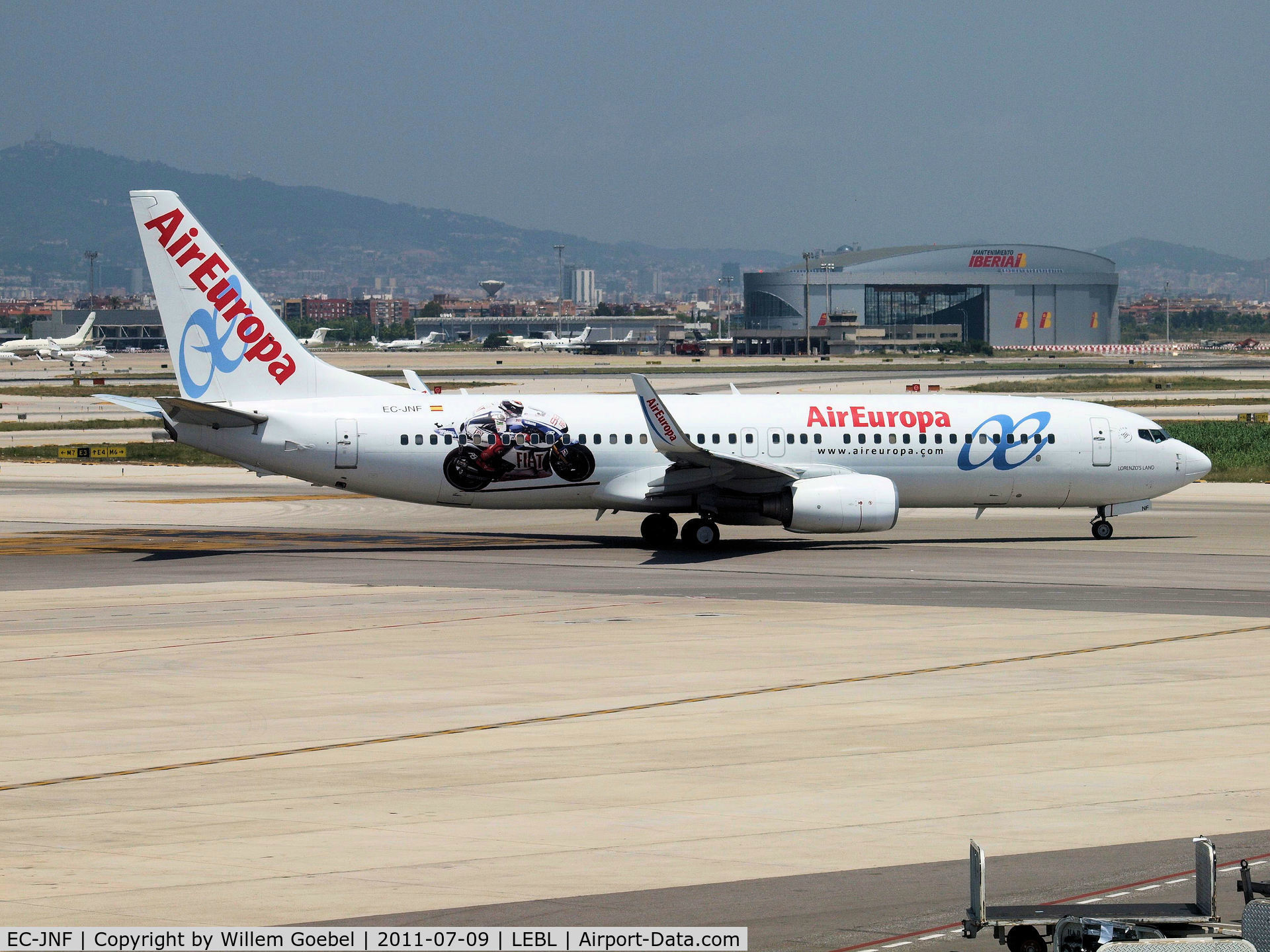 EC-JNF, 2006 Boeing 737-85P C/N 33977, Taxi to the runway of Barcelona Airport