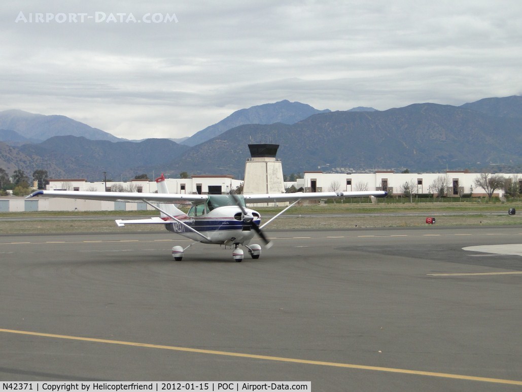 N42371, 1968 Cessna 182L Skylane C/N 18258990, Just landed and is taxiing into transient parking for static display