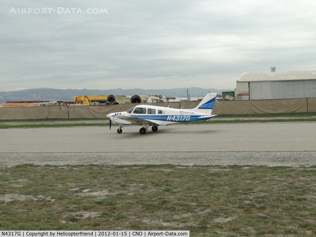 N4317G, 1983 Piper PA-28-161 C/N 28-8416003, Taxiing towards runway 26