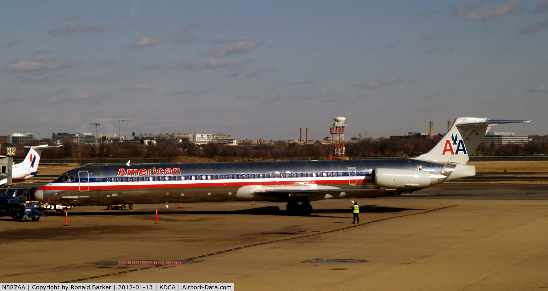 N587AA, 1991 McDonnell Douglas MD-82 (DC-9-82) C/N 53250, National