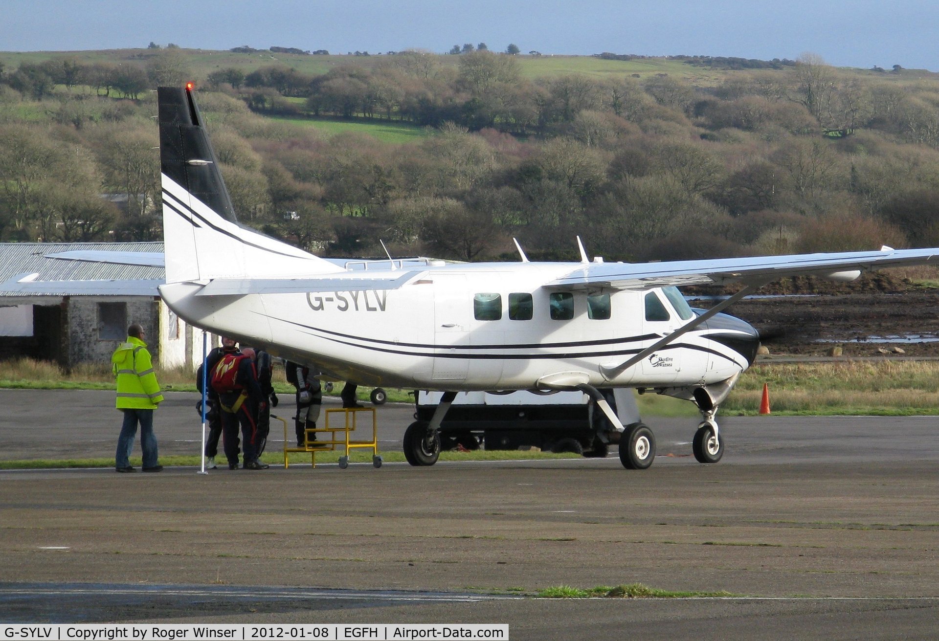 G-SYLV, 2002 Cessna 208B  Grand Caravan C/N 208B0936, Skydivers boarding Skydive Swansea's Grand Caravan.