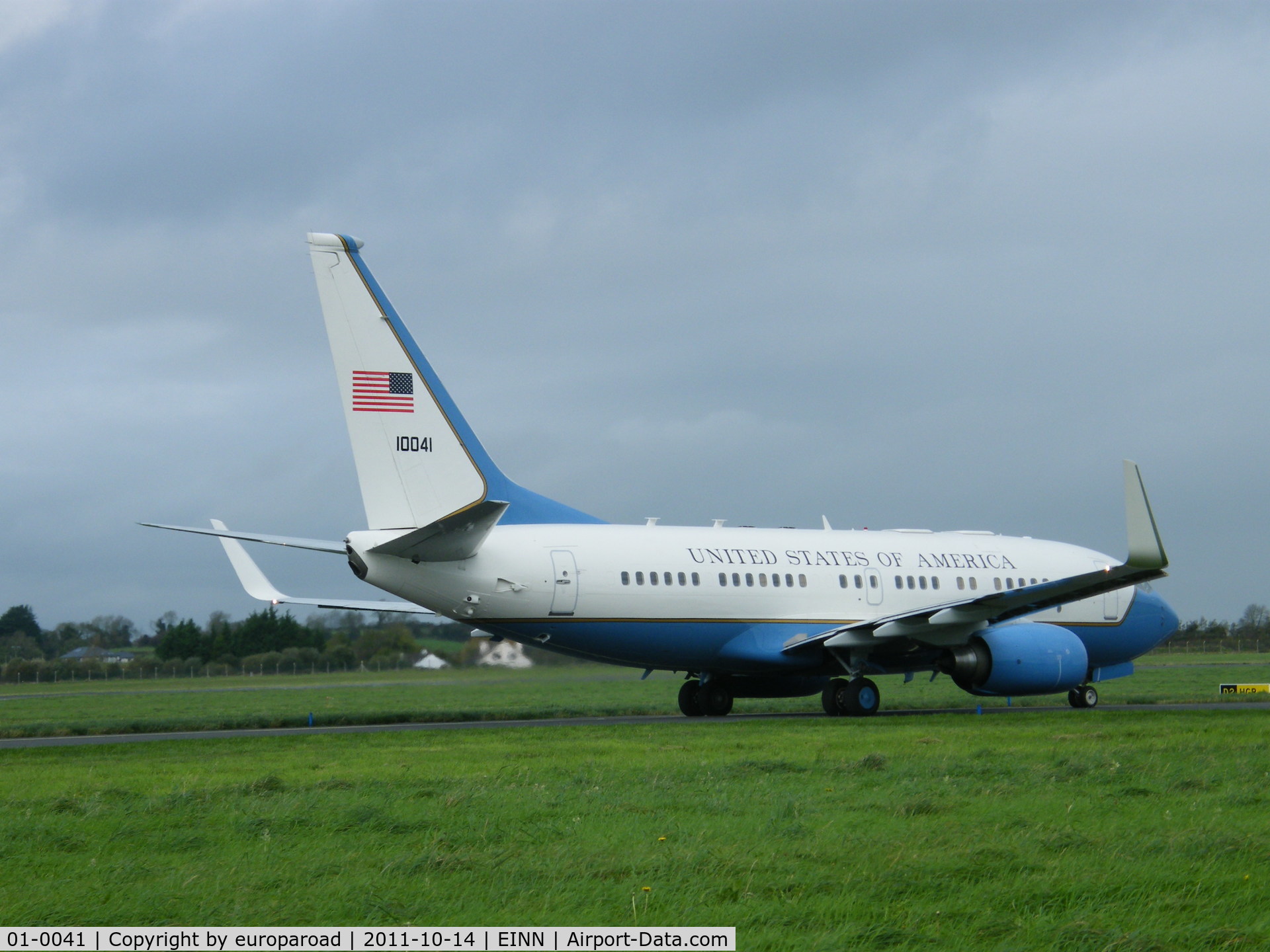 01-0041, 2002 Boeing C-40B (737-7FD BBJ) C/N 33080, taxing