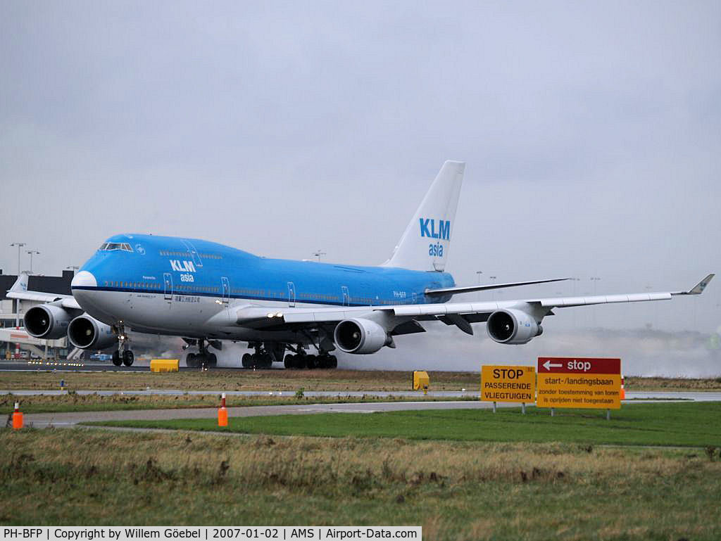 PH-BFP, 1993 Boeing 747-406BC C/N 26374, Take off from runway 24 of Schiphol Airport