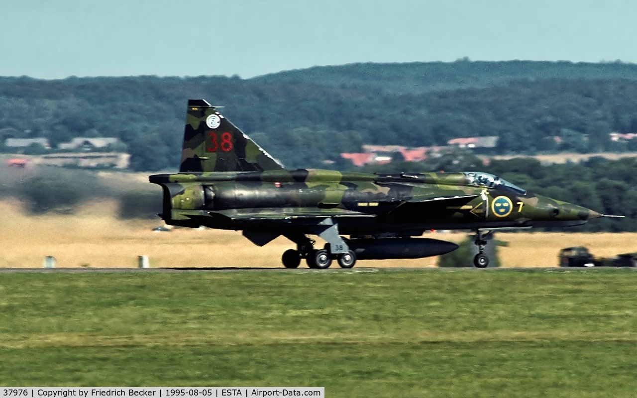 37976, Saab SF 37 Viggen C/N 37976, take off from Ängelholm