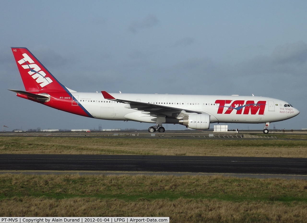 PT-MVS, 2010 Airbus A330-223 C/N 1112, Victor-Sierra had landed on runway 27R and was taxying to gate along Bravo-Loop when posing for the camera.