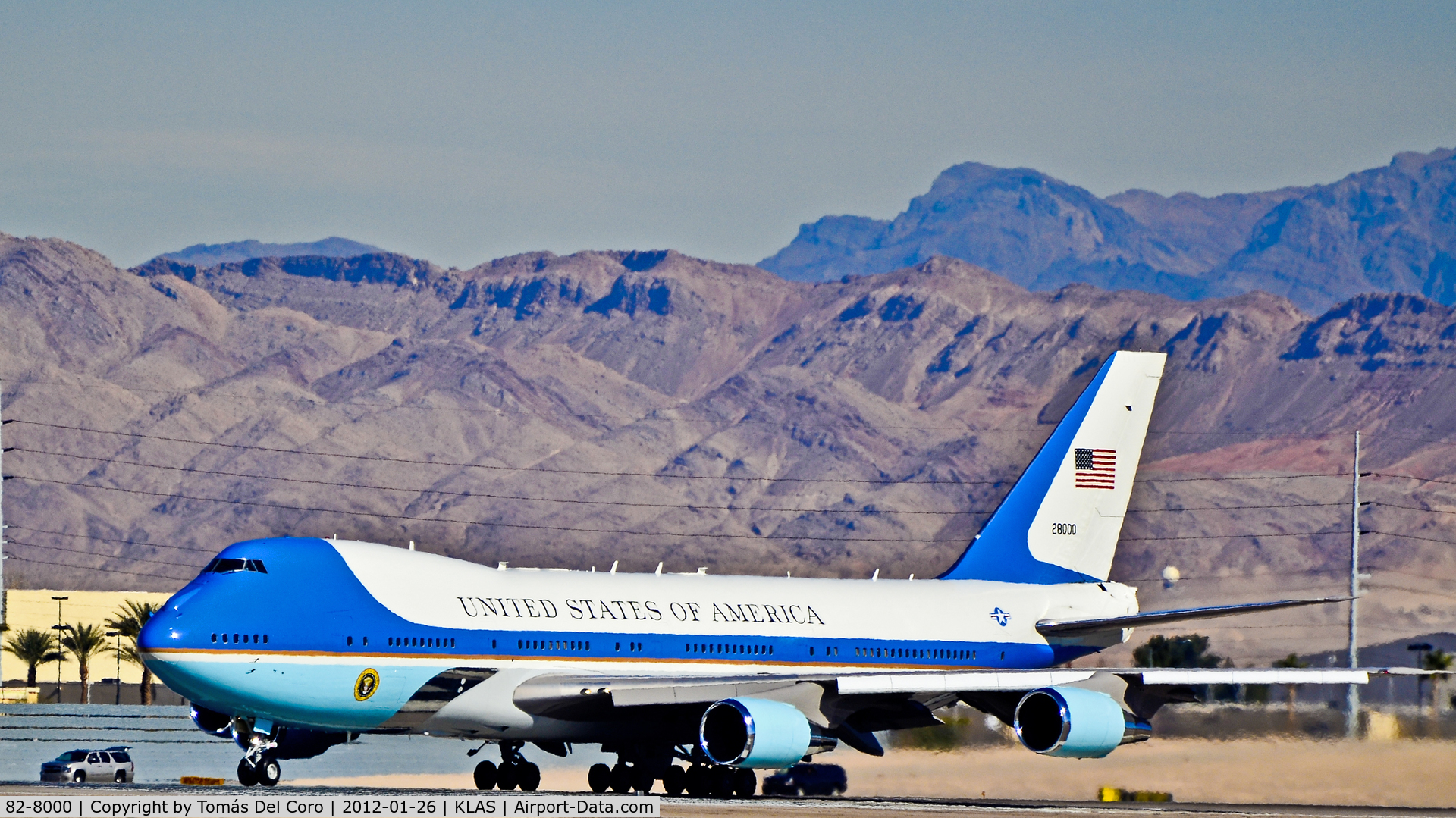 82-8000, 1987 Boeing VC-25A (747-2G4B) C/N 23824, 82-8000 U.S.A.F. 1988 Boeing VC-25A C/N 23824
President Obama - Las Vegas , Nevada

- Las Vegas - McCarran International (LAS / KLAS)
USA - Nevada, January 26, 2012
Photo: Tomás Del Coro