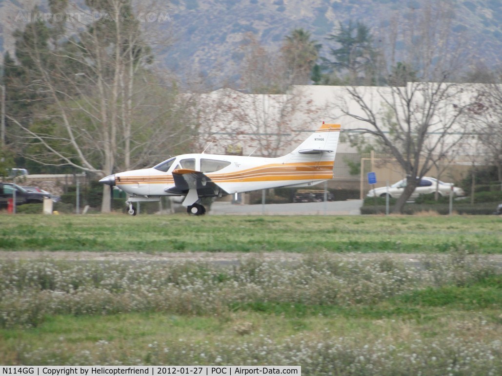 N114GG, Rockwell International 114A Commander C/N 14529, Touching down on runway 26R