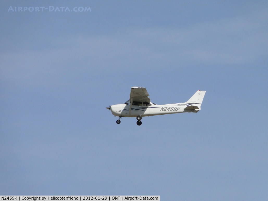 N2459K, 2005 Cessna 172S C/N 172S10034, On a high final for runway 26R