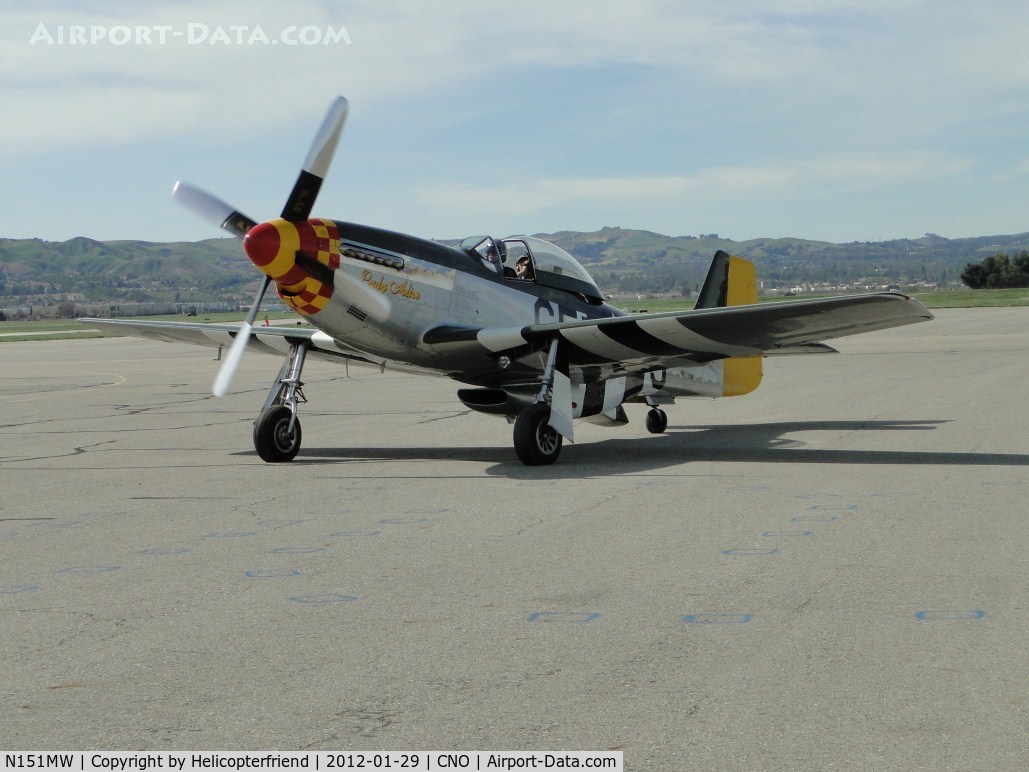 N151MW, 1945 North American P-51D Mustang C/N 124-48386, Taxiing to runway 26R for take off