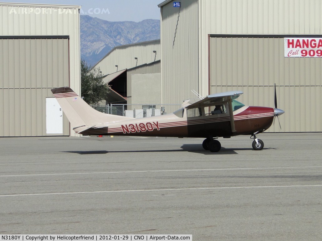 N3180Y, 1962 Cessna 182E Skylane C/N 18254180, Taxiing to runway 26