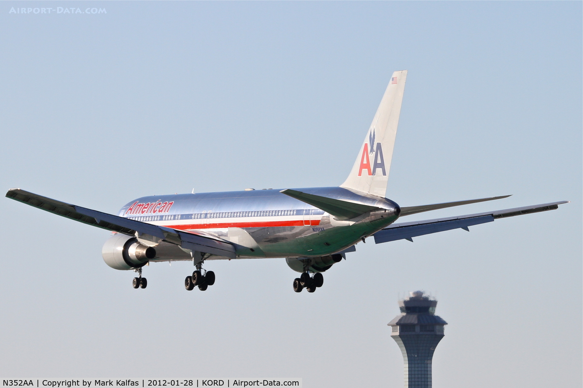 N352AA, 1988 Boeing 767-323ER C/N 24033, American Airlines Boeing 767-323, AAL1196 arriving from Los Angeles - KLAX, RWY 28 approach KORD.