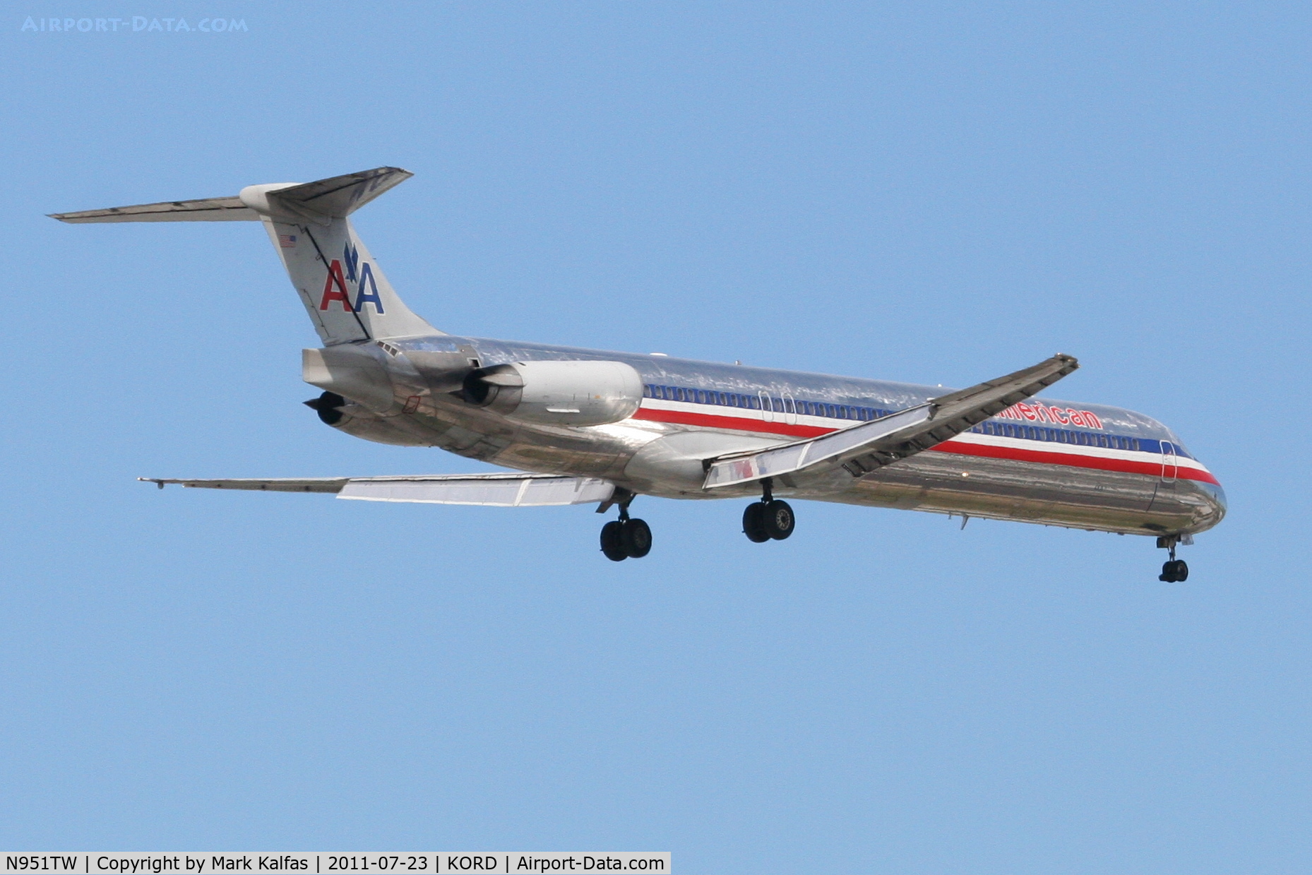 N951TW, 1996 McDonnell Douglas MD-83 (DC-9-83) C/N 53470, American Airlines MD-83 N951TW RWY 10 approach KORD.