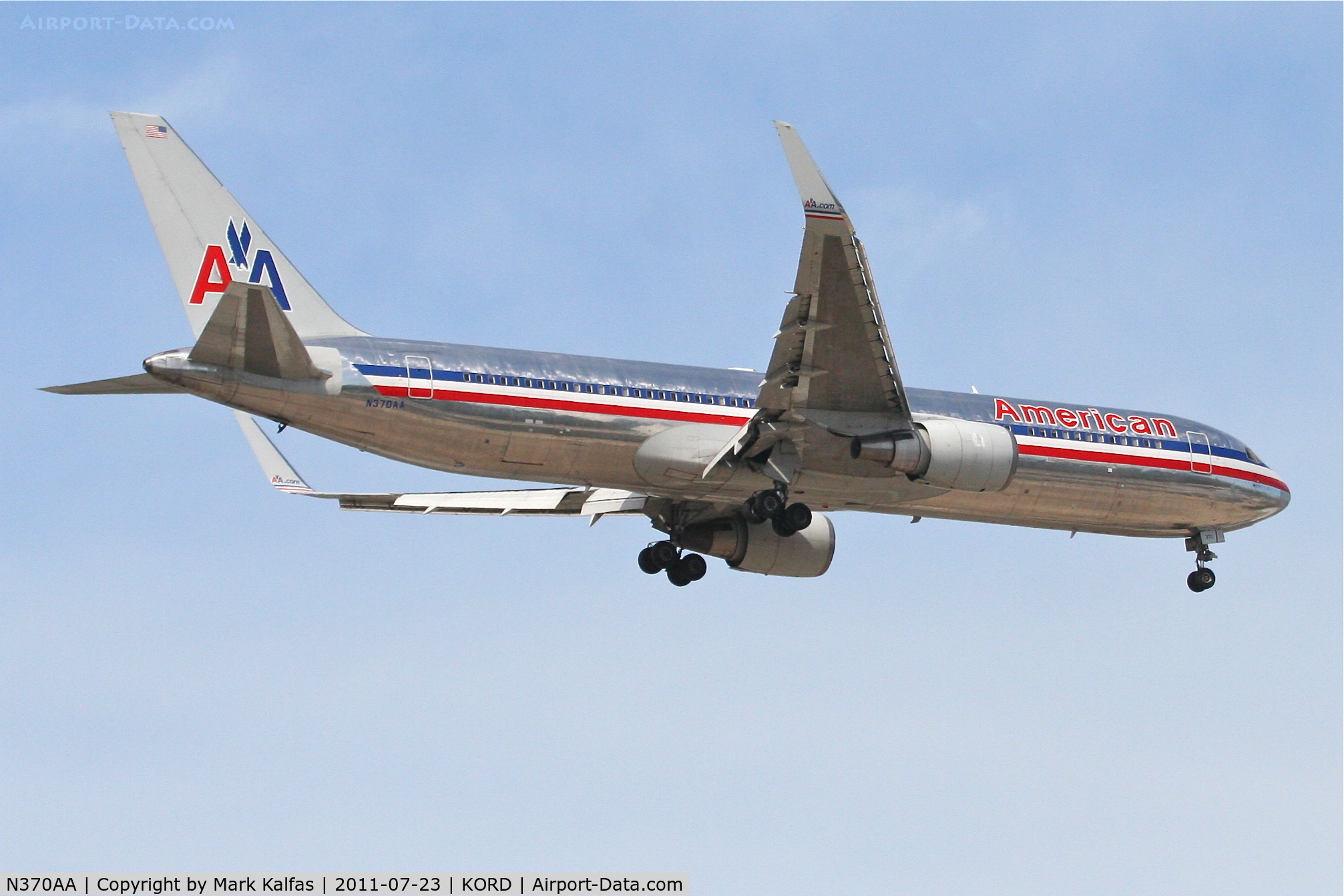 N370AA, 1992 Boeing 767-323 C/N 25197, American Airlines N370AA on approach RWY 10 KORD.