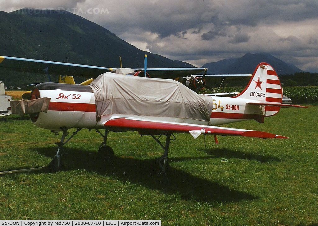 S5-DON, Yakovlev Yak-52 C/N 9010612, Photograph by Edwin van Opstal with permission. Scanned from a color print.