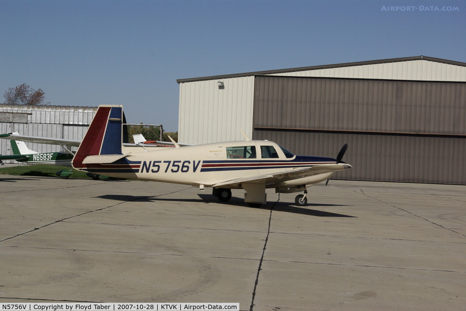 N5756V, 1984 Mooney M20K C/N 25-0821, Just arrived at the Centerville Fly In