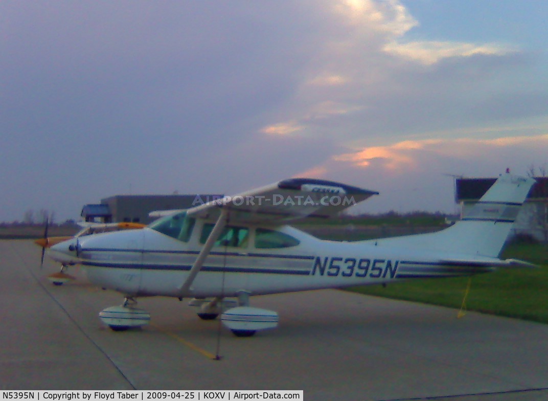 N5395N, 1980 Cessna 182Q Skylane C/N 18267688, Sitting on the Ramp at Knoxville for racing