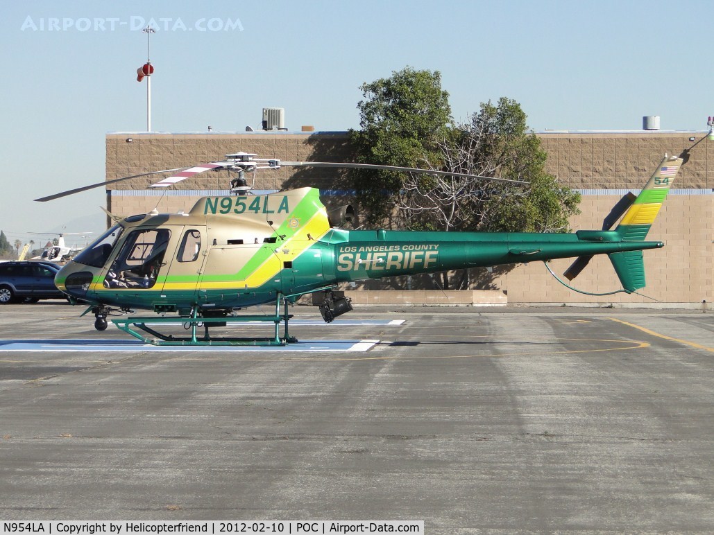 N954LA, 2010 Eurocopter AS-350B-2 Ecureuil Ecureuil C/N 4999, Parked on LA Co Air Ops helipad 3 prior to taking off