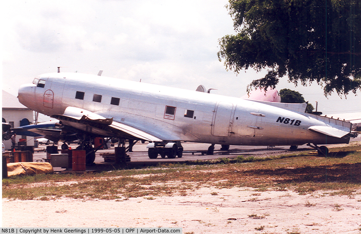 N81B, 1943 Douglas C-47-DL (DC3C) C/N 7382, Opa Locka