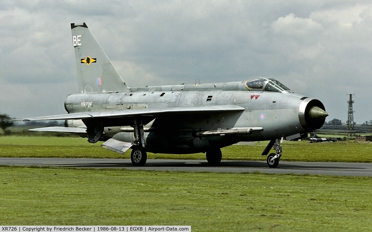 XR726, 1965 English Electric Lightning F.6 C/N 95209, taxying to the active
