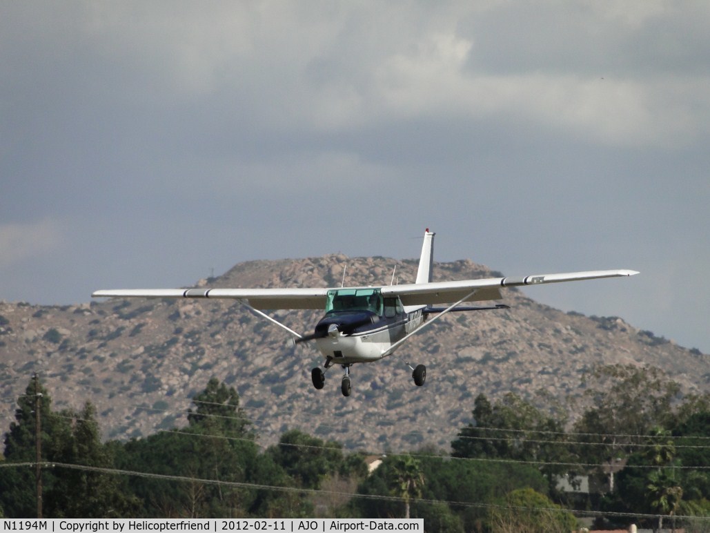 N1194M, 1969 Cessna 172K Skyhawk C/N 17258694, Nose down on final to 25