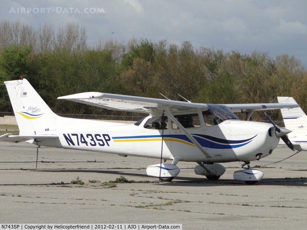 N743SP, 2000 Cessna 172S C/N 172S8675, Tied down & parked